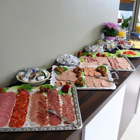 Jugendgastehaus Lichterfelde Hostel Берлин Екстериор снимка